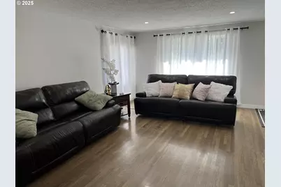 17519 SE Tibbetts St, Portland, OR 97236 - Photo 9