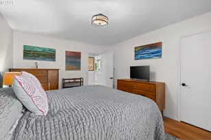 8265 SW Canyon Ln, Portland, OR 97225 - Photo 7