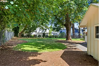 1133 SE Harlow Pl, Troutdale, OR 97060 - Photo 27