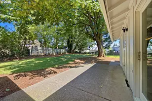 1133 SE Harlow Pl, Troutdale, OR 97060 - Photo 23