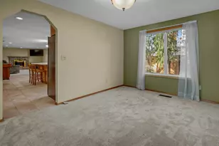 381 NE 33rd Ct, Hillsboro, OR 97124 - Photo 9