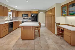 381 NE 33rd Ct, Hillsboro, OR 97124 - Photo 11