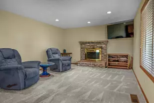 381 NE 33rd Ct, Hillsboro, OR 97124 - Photo 17