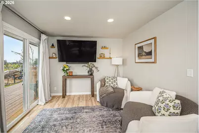 745 Boulder Loop, Creswell, OR 97426 - Photo 9