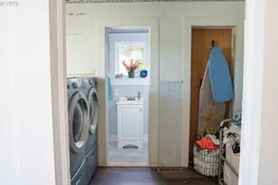329 S 1st Ave, Mill City, OR 97360 - Photo 17