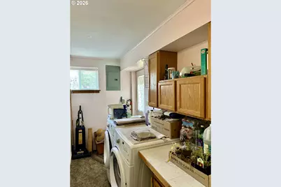 1470 Queens Way, Eugene, OR 97401 - Photo 21