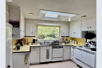 1470 Queens Way, Eugene, OR 97401 - Photo 7