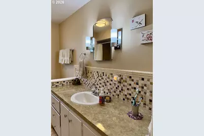 1470 Queens Way, Eugene, OR 97401 - Photo 11