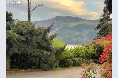 782 NE Center St, White Salmon, WA 98672 - Photo 3