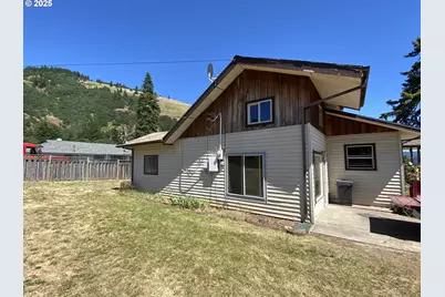 782 NE Center St, White Salmon, WA 98672 - Photo 5