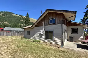 782 NE Center St, White Salmon, WA 98672 - Photo 5