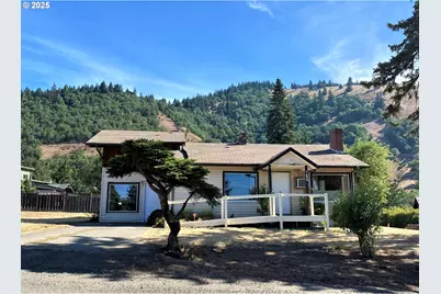 782 NE Center St, White Salmon, WA 98672 - Photo 1