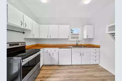 9336 N Lombard St, Portland, OR 97203 - Photo 13