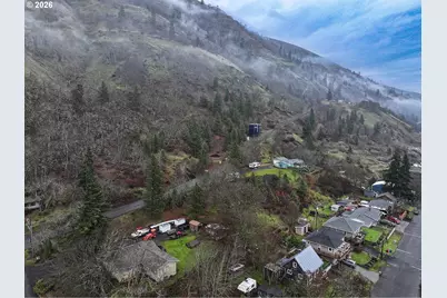 2 E Franklin St, Bingen, WA 98605 - Photo 13