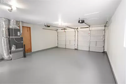 100 E 39th Ave, Eugene, OR 97405 - Photo 35