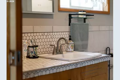 1215 E College St, Mount Angel, OR 97362 - Photo 17