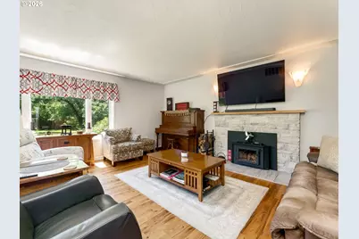 1215 E College St, Mount Angel, OR 97362 - Photo 3