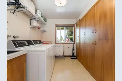 1215 E College St, Mount Angel, OR 97362 - Photo 27