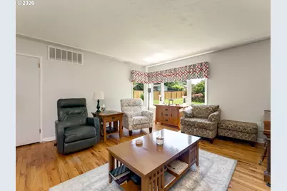 1215 E College St, Mount Angel, OR 97362 - Photo 5