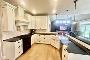 290 E McKinney Ave, Hermiston, OR 97838 - Photo 7