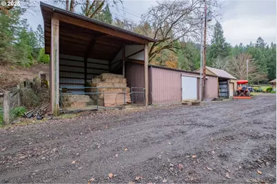 9740 Upper Olalla Rd, Winston, OR 97496 - Photo 15