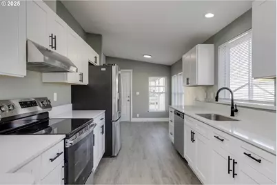 911 York St #82, Aumsville, OR 97325 - Photo 11