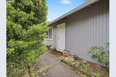 18635 SE Division St, Gresham, OR 97030 - Photo 9