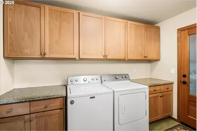 37381 Riverside Dr, Pleasant Hill, OR 97455 - Photo 25