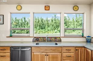 37381 Riverside Dr, Pleasant Hill, OR 97455 - Photo 11