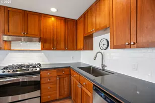 2340 SW Cactus Dr, Portland, OR 97205 - Photo 7