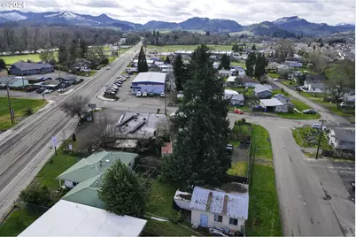 501 NW Douglas Blvd, Winston, OR 97496 - Photo 3