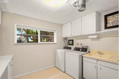 10525 SW 42nd Ave, Portland, OR 97219 - Photo 13
