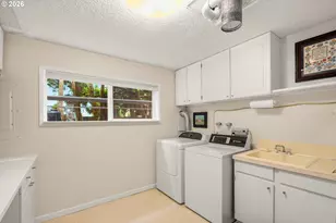 10525 SW 42nd Ave, Portland, OR 97219 - Photo 13