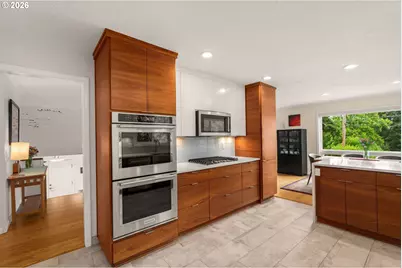 10525 SW 42nd Ave, Portland, OR 97219 - Photo 7