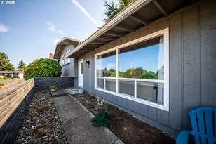 13918 NE Klickitat Ct, Portland, OR 97230 - Photo 3