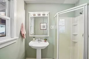 9015 NE Humboldt St, Portland, OR 97220 - Photo 17