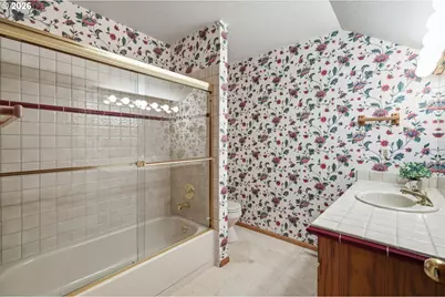 835 Fairway View Dr, Eugene, OR 97401 - Photo 39