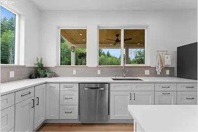 188 Sparrow Ln, Castle Rock, WA 98611 - Photo 13
