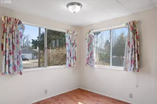 1566 Laura St, Springfield, OR 97477 - Photo 17
