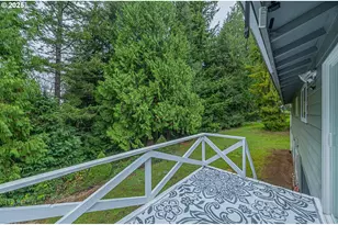 1070 E 15th St, Coquille, OR 97423 - Photo 25