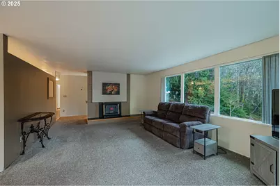 1070 E 15th St, Coquille, OR 97423 - Photo 3