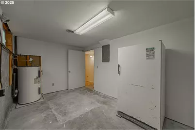 1070 E 15th St, Coquille, OR 97423 - Photo 23