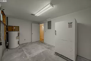 1070 E 15th St, Coquille, OR 97423 - Photo 23