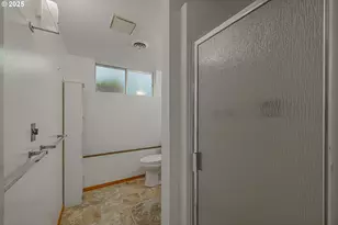 1070 E 15th St, Coquille, OR 97423 - Photo 21