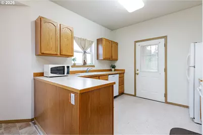 10348 N Barr Ave, Portland, OR 97203 - Photo 15