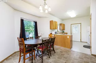 10348 N Barr Ave, Portland, OR 97203 - Photo 11