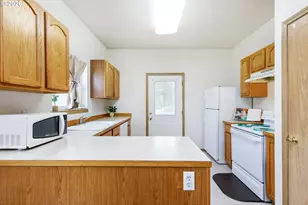 10348 N Barr Ave, Portland, OR 97203 - Photo 11