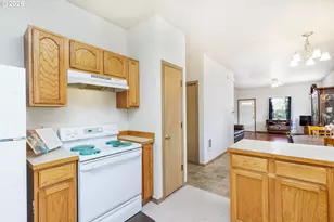 10348 N Barr Ave, Portland, OR 97203 - Photo 17