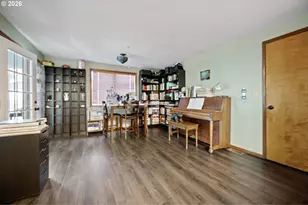 25181 Cheney Dr, Veneta, OR 97487 - Photo 13