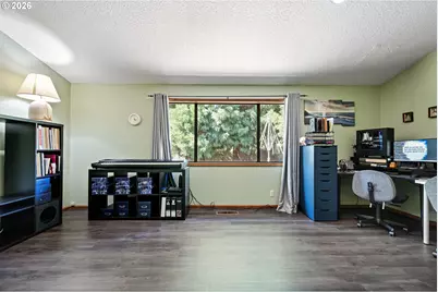 25181 Cheney Dr, Veneta, OR 97487 - Photo 3